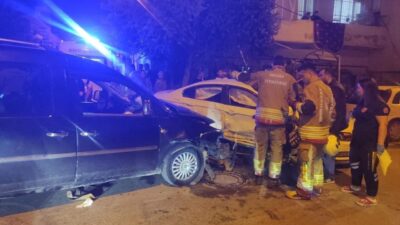 Hatay’ın İskenderun ilçesinde otomobil ve hafif ticari aracın çarpışmasıyla yaşanan