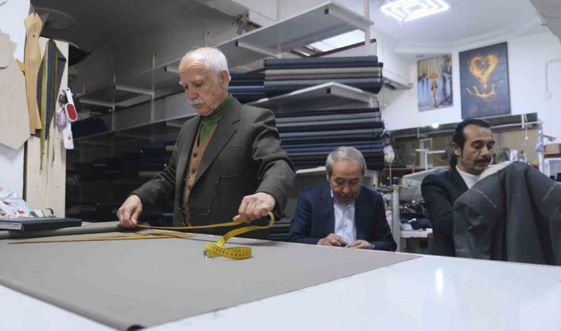 Karaman’da yarım asrı aşkın süredir terzilik mesleğini sürdüren Ali Yavuz,
