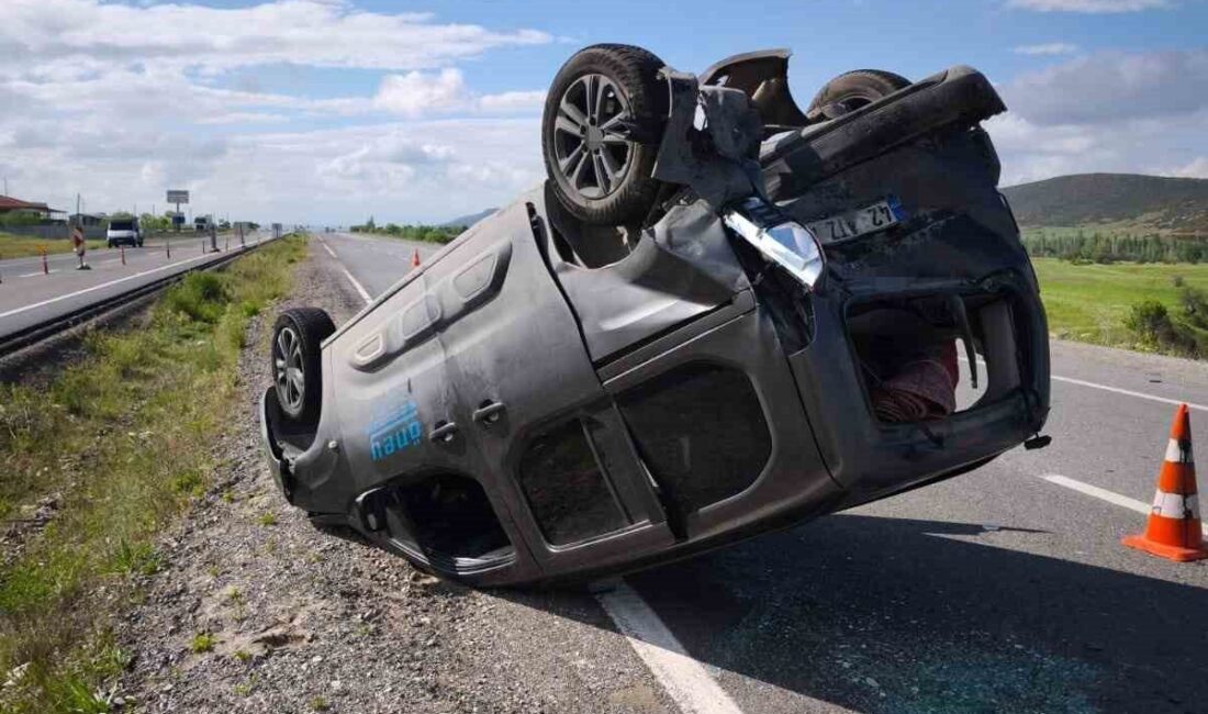 Isparta-Konya karayolunda otomobilin kamyonete arkadan çarpması sonucu meydana gelen trafik