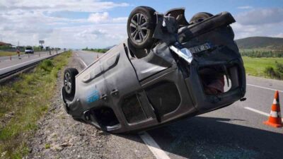 Isparta-Konya karayolunda otomobilin kamyonete arkadan çarpması sonucu meydana gelen trafik