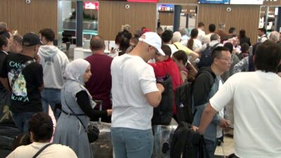 Kurban Bayramı’nın son gününde, İstanbul Havalimanı’nda dönüş yoğunluğu başladı. 31