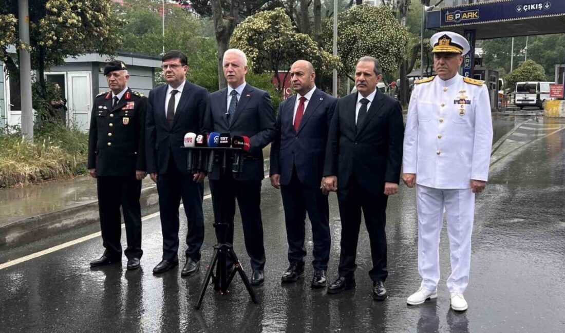 İstanbul Valisi Davut Gül, Bayrampaşa’da bulunan 15 Temmuz Demokrasi Otogarı’nda