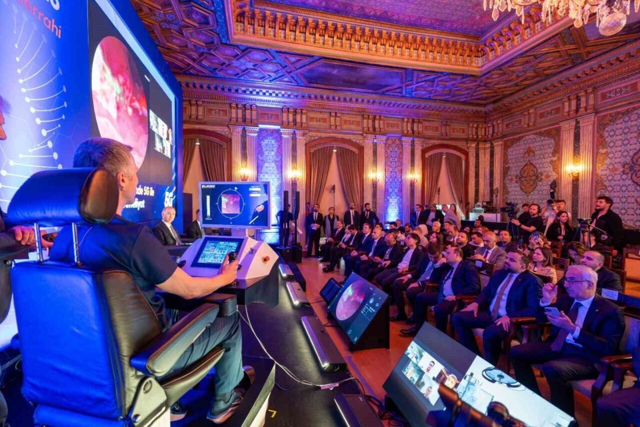 5G teknolojisiyle, Muş Devlet Hastanesi’ndeki tedavi gören bir hastanın ameliyatı,