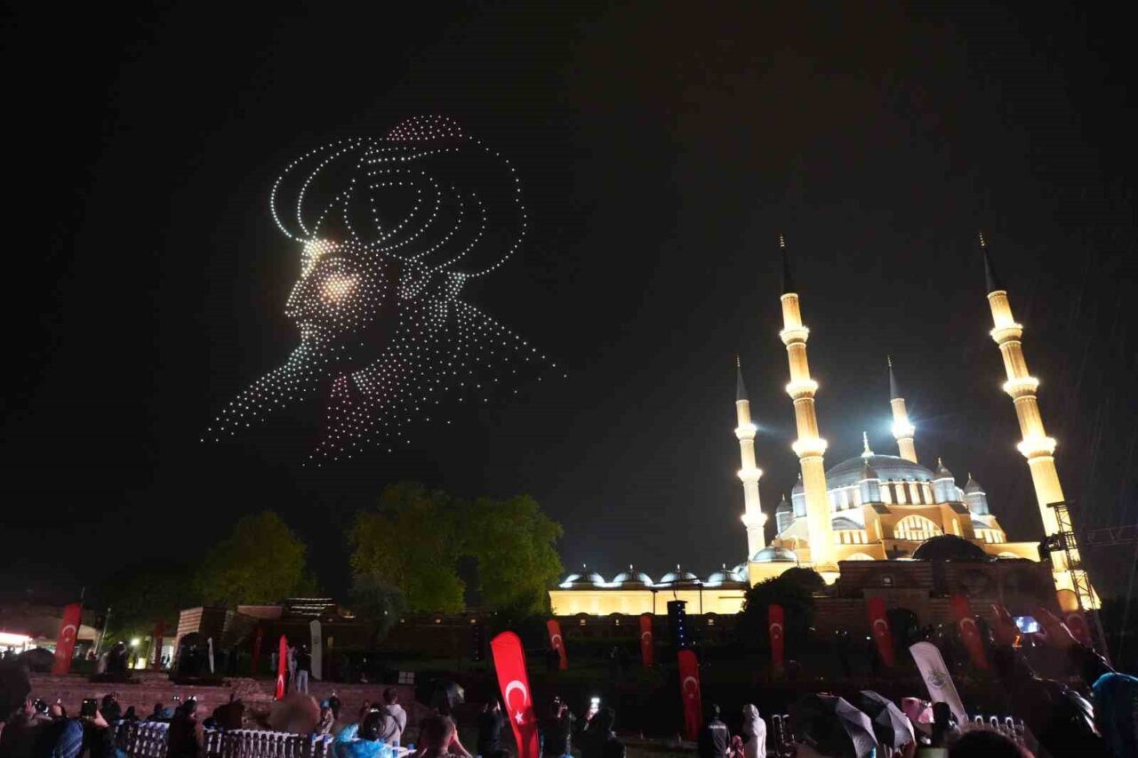 Edirne’de İstanbul’un Fethi’nin 573. yıl dönümü kutlamaları coşku dolu anlara