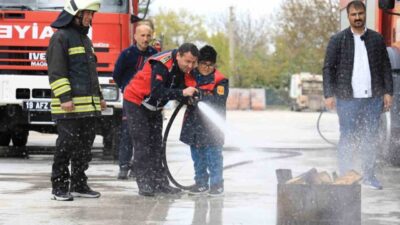 Çorum’un Alaca ilçesinde eğitim gören özel bireylere itfaiye ekipleri tarafından