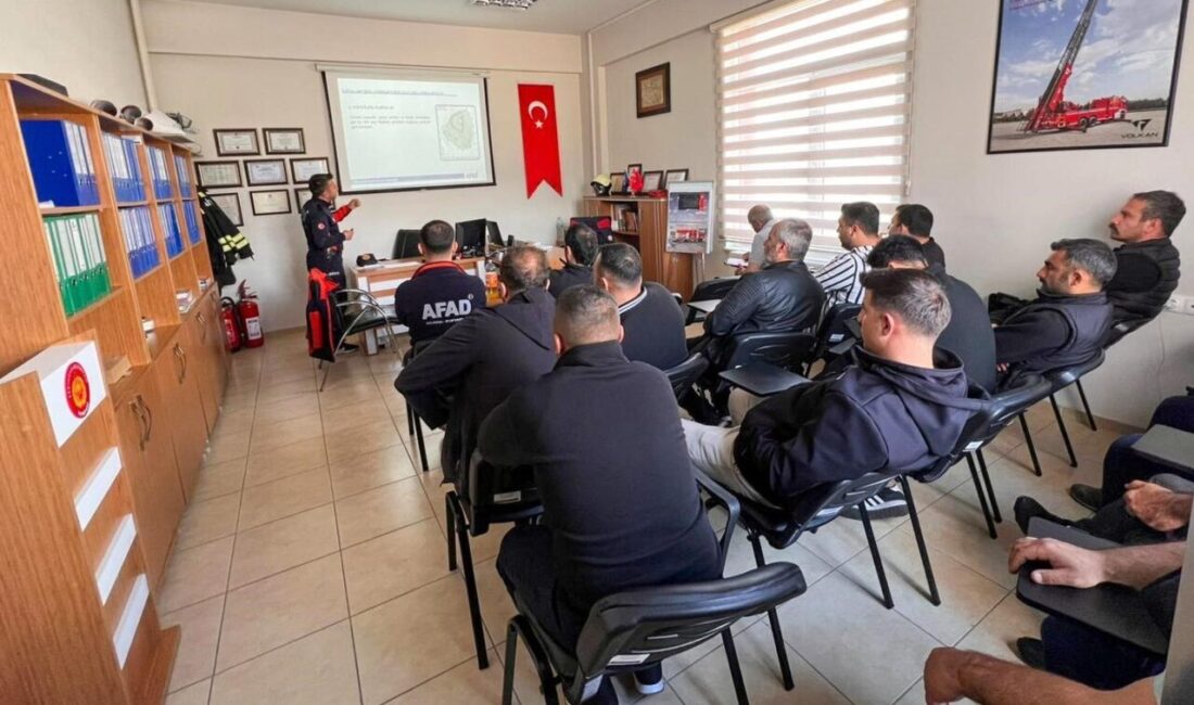 Erzincan Belediyesi İtfaiye Müdürlüğü personeline yönelik eğitim programlarının devam ettiği