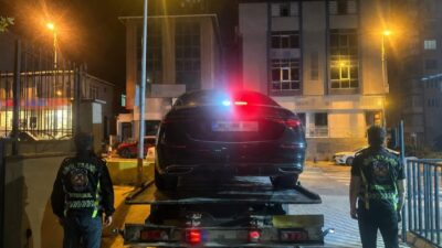 Çeşitli sosyal medya platformlarında paylaşılan ve izinsiz olan çakarlı araca