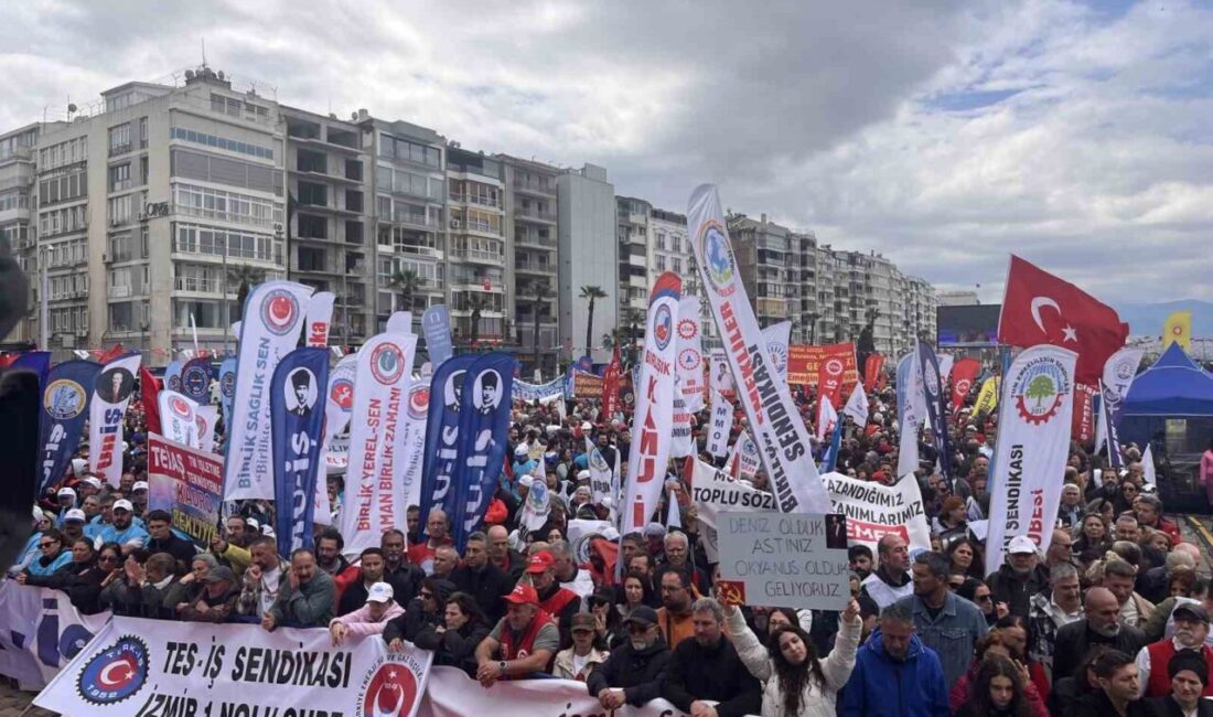 İzmir’de 1 Mayıs Emek ve Dayanışma Günü, Gündoğdu Meydanı’nda işçiler,