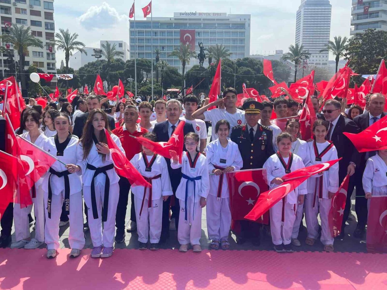 İzmir’de 19 Mayıs Atatürk’ü Anma, Gençlik ve Spor Bayramı Cumhuriyet