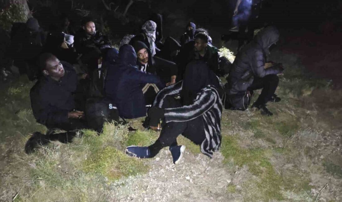İzmir’in Çeşme ilçesinde gerçekleştirilen operasyonda, 3’ü çocuk 29 düzensiz göçmen