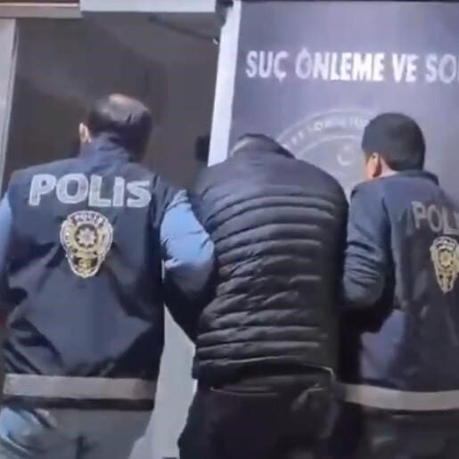 İzmir’in Karabağlar ilçesinde, hakkında 11 ayrı suçtan 50 yıl kesinleşmiş