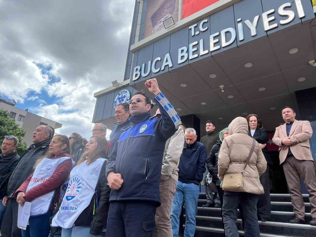 İzmir’in Buca, Bayraklı, Karşıyaka ve Narlıdere belediyelerinde görevli memurlar, Toplu