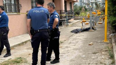 İzmir’in Torbalı ilçesinde eşiyle birlikte cam sildiği sırada dengesini kaybederek