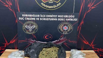 İzmir’in Karabağlar ilçesinde motosikletle uyuşturucu sevkiyatı yaparken polis ekiplerinden kaçmaya