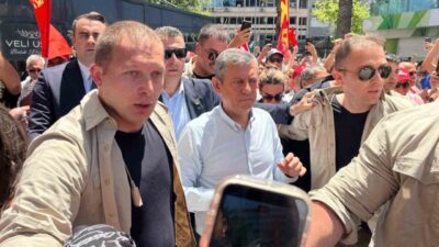 Mahkeme kararıyla CHP Genel Başkanlığı görevinden alınan Özgür Özel’in İzmir’de