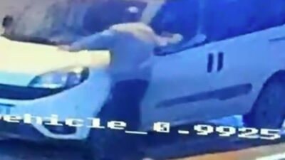 İzmir’in Konak ilçesinde sabaha karşı park halindeki çok sayıda otomobilin