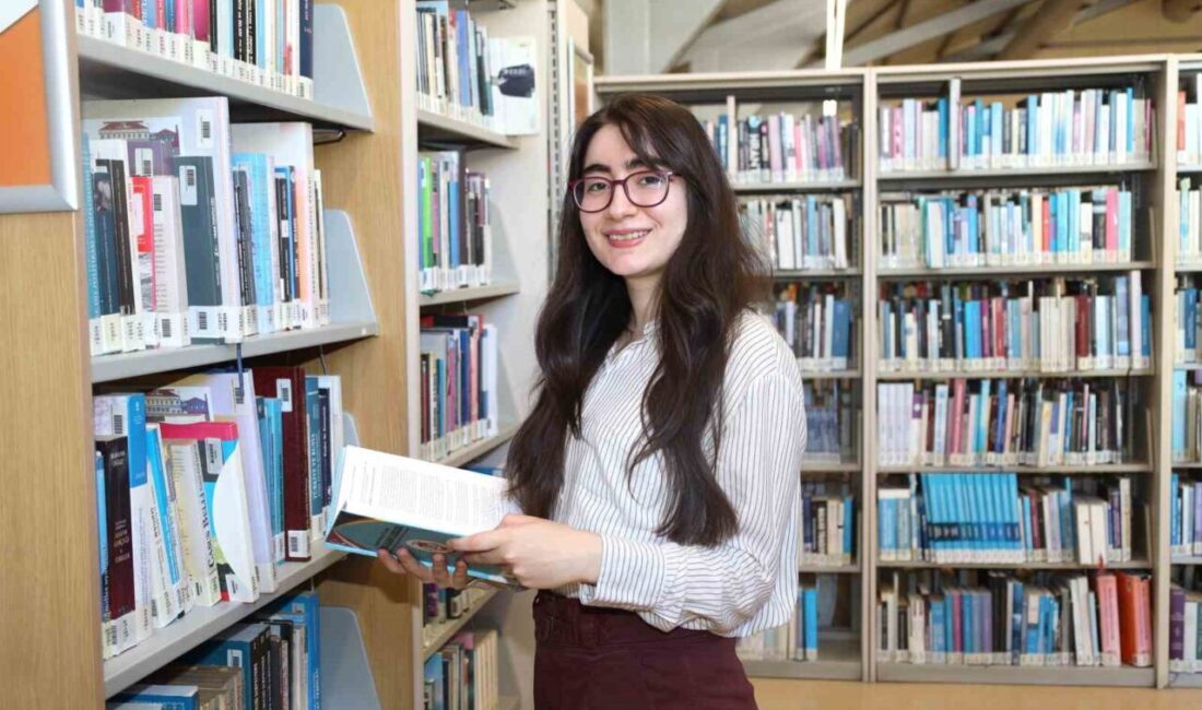 İzmir Ekonomi Üniversitesi (İEÜ) İngilizce Mütercim ve Tercümanlık Bölümü mezunu