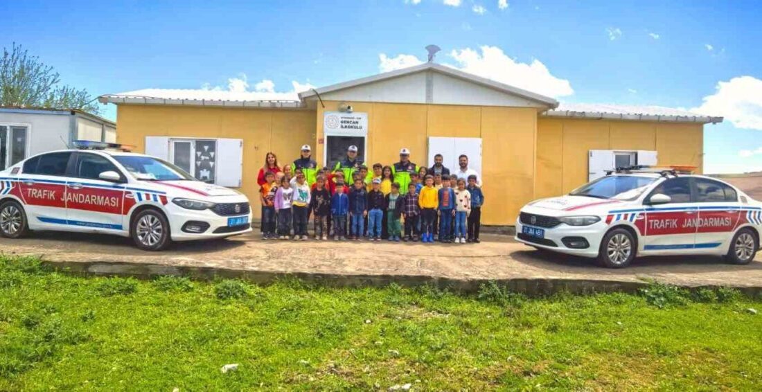 Diyarbakır İl Jandarma Komutanlığı Trafik Şube Müdürlüğü koordinesinde çocuklara yönelik
