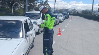 Afyonkarahisar’ın Sandıklı ilçesinde jandarma ekipleri tarafından yapılan huzur ve güvenlik