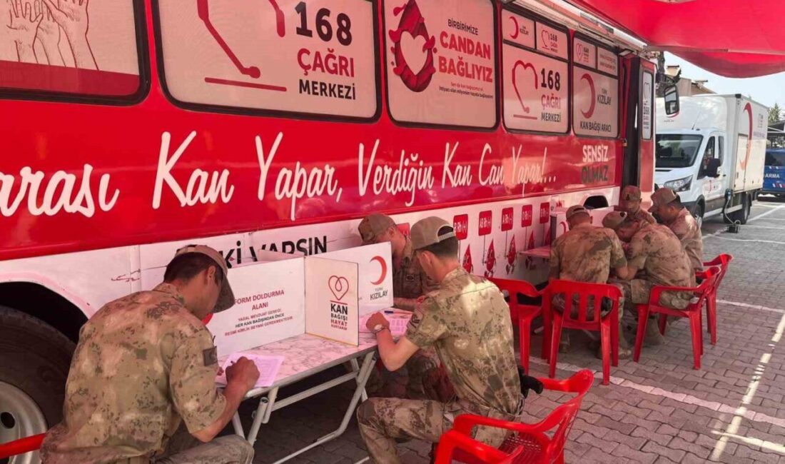 Kilis’te jandarma personeli, Türk Kızılayı ile düzenlenen etkinlik kapsamında kan
