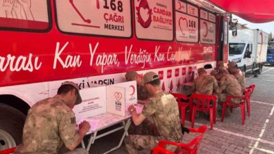 Kilis’te jandarma personeli, Türk Kızılayı ile düzenlenen etkinlik kapsamında kan