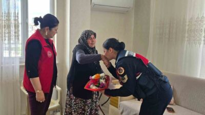 Gaziantep’te jandarma ekipleri, şehit anneleri ve eşlerini ziyaret ederek Anneler