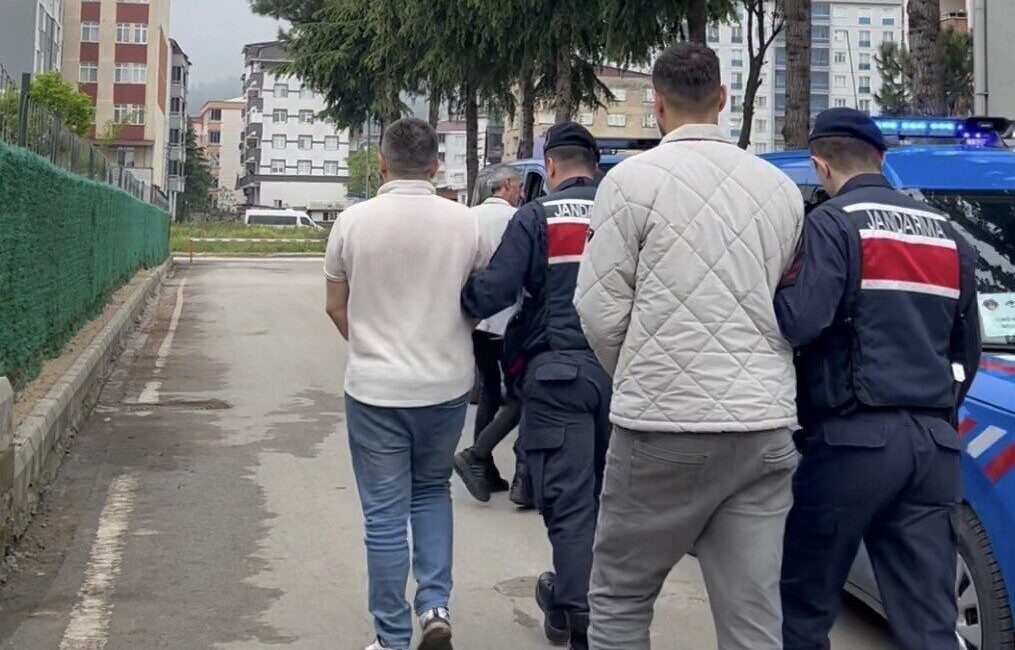 Samsun’un Tekkeköy ilçesinde jandarma ekiplerince düzenlenen uyuşturucu operasyonunda çok sayıda