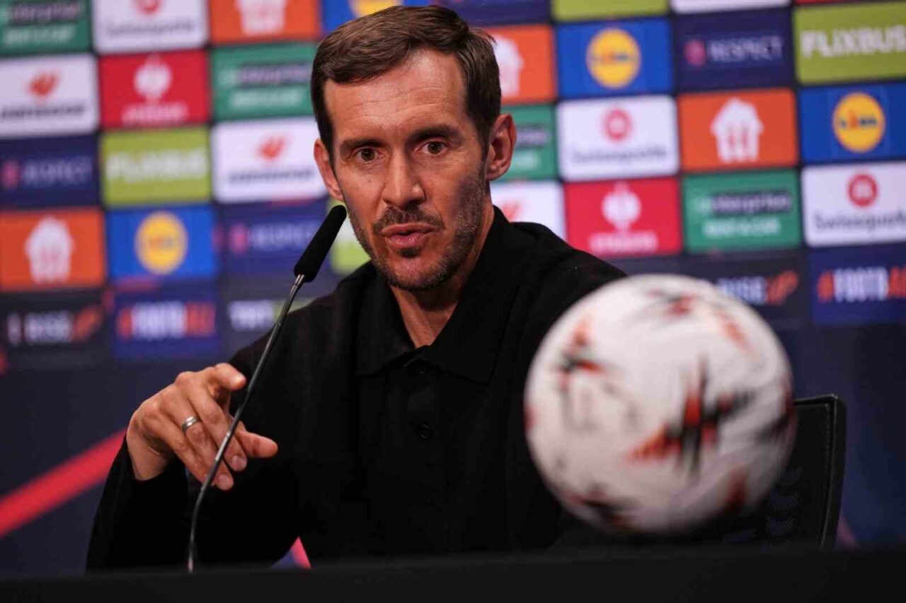 Freiburg Teknik Direktörü Julian Schuster, UEFA Avrupa Ligi finalinde yarın