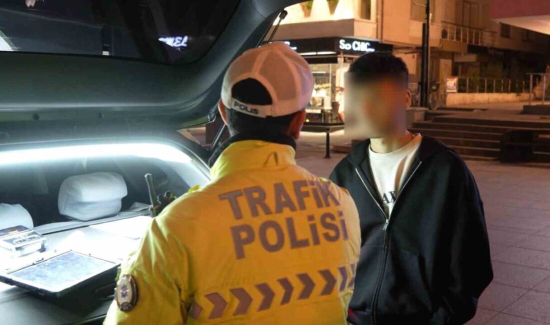 Kadıköy’de makas atarak ilerleyen sürücüye toplam 90 bin TL idari