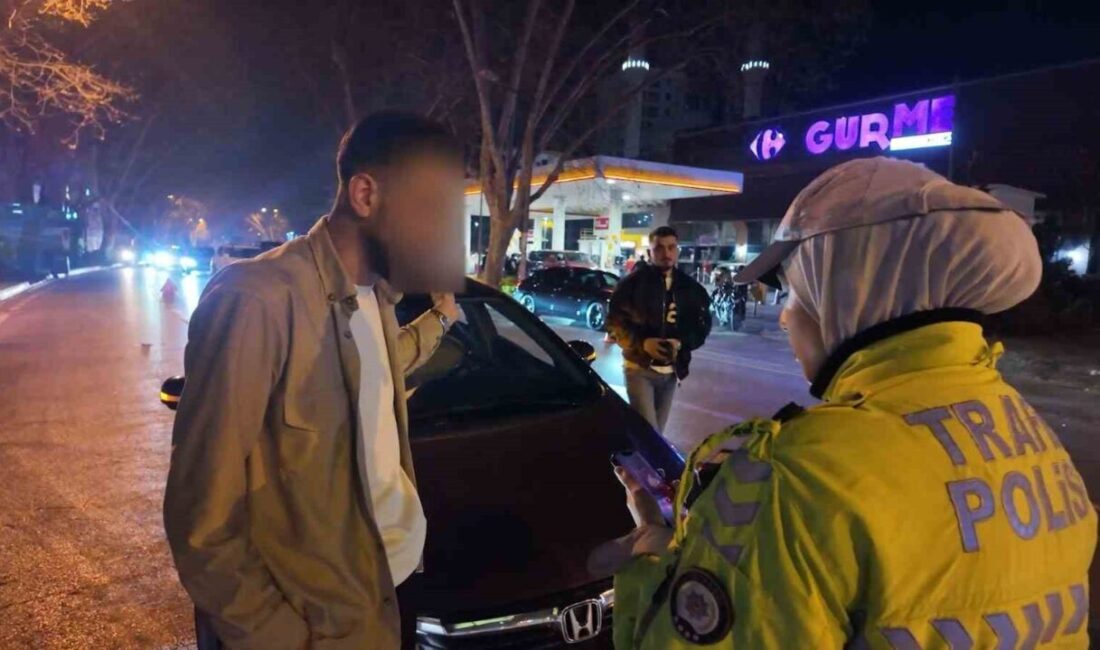 İstanbul Kadıköy’de bulunan Bağdat Caddesi’nde seyir halindeki bir otomobilin sunroof