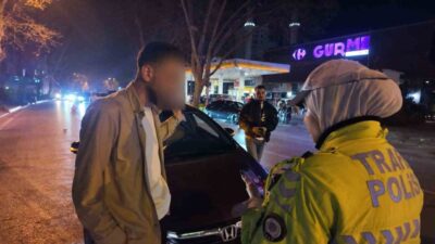 İstanbul Kadıköy’de bulunan Bağdat Caddesi’nde seyir halindeki bir otomobilin sunroof