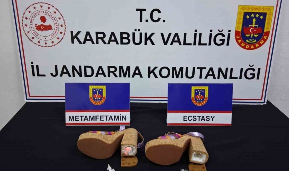 Karabük’te jandarma ekiplerince düzenlenen operasyonda, uyuşturucu maddelerin kadın ayakkabısının topuk
