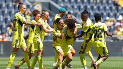 Turkcell Kadın Futbol Süper Ligi’nde şampiyonluğunu ilan eden Fenerbahçe, ligin