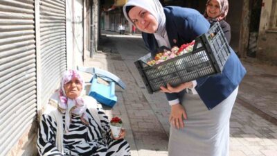 Diyarbakır’da muhtar Dilek Demir, 10 Mayıs Dünya Anneler Günü dolayısıyla