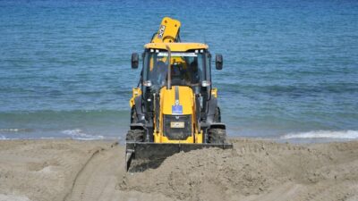 Kadınlar Denizi Plajı, yaz sezonu öncesinde Kuşadası Belediyesi ekiplerinin gerçekleştirdiği