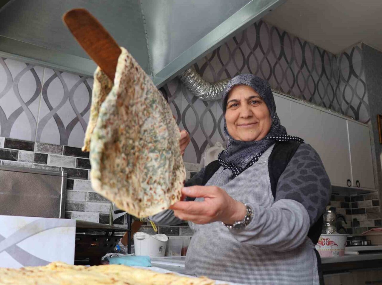 Sivas’ta yaşayan Gülhan Şimşek, çocuklarını büyütebilmek için verdiği yaşam mücadelesiyle