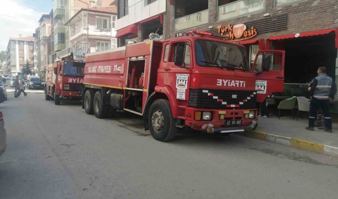 Isparta’nın Yalvaç ilçesinde bir kafenin mutfak kısmında çıkan yangın paniğe