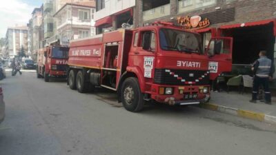 Isparta’nın Yalvaç ilçesinde bir kafenin mutfak kısmında çıkan yangın paniğe