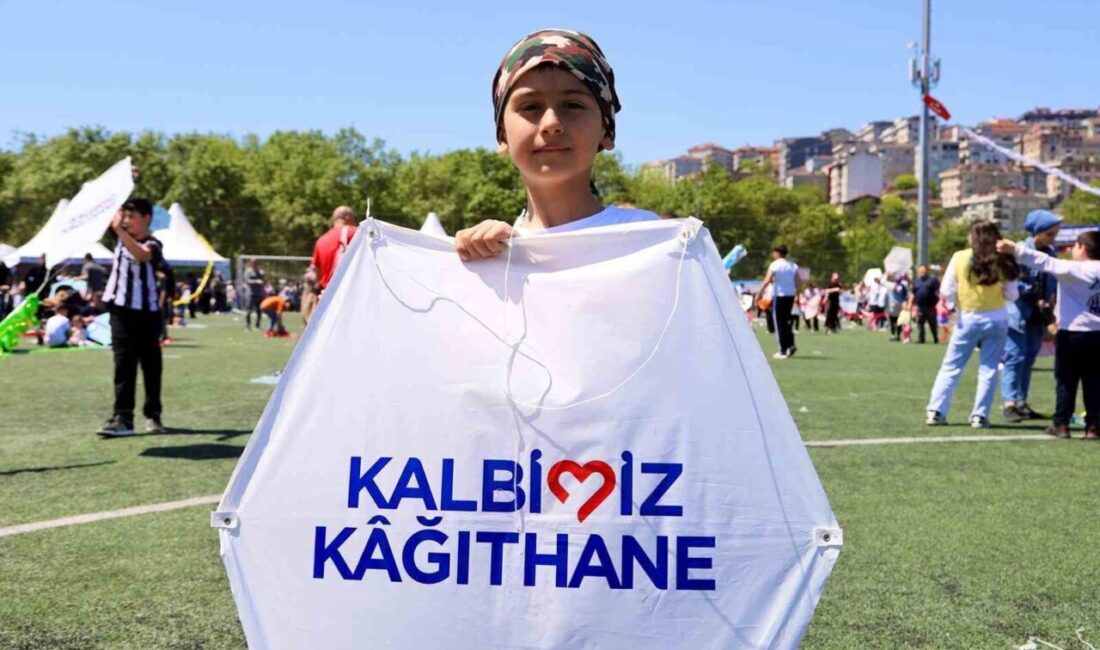 Kağıthane Belediyesi’nin düzenlediği geleneksel Uçurtma Şenliği, renkli görüntülere sahne oldu.