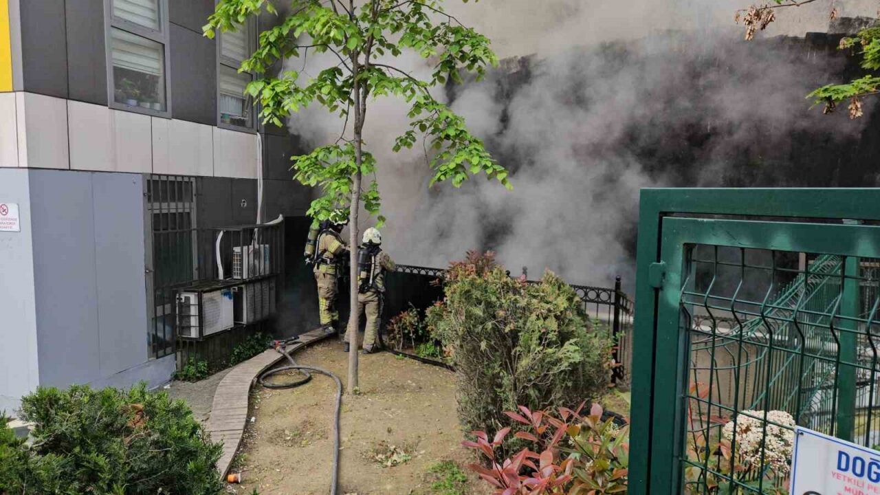 Kağıthane’de tek katlı metruk binada sabah saatlerinde başlayan yangın hemen