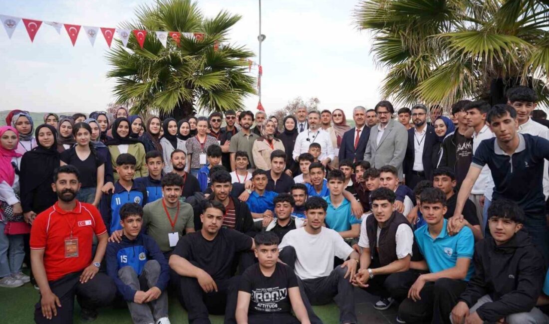 Kahta Belediyesi Gençlik Meclisi tarafından düzenlenen “Tecrübe Paylaşımı Kariyer Buluşması”