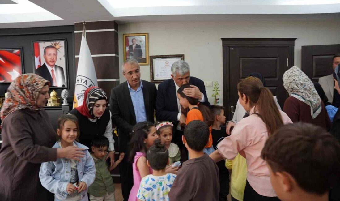 Adıyaman Kâhta Belediyesi’nde Kurban Bayramı dolayısıyla düzenlenen bayramlaşma programı, yoğun