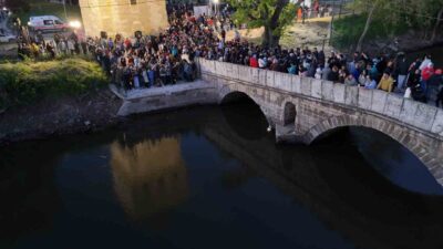 Edirne’de Kakava ve Hıdırellez Şenlikleri, renkli görüntülerle devam ediyor. Gece