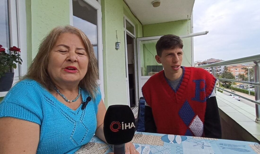 Zonguldak’ta oğlunun engellerini sonsuz anne şefkati ve sanatın gücüyle aşan