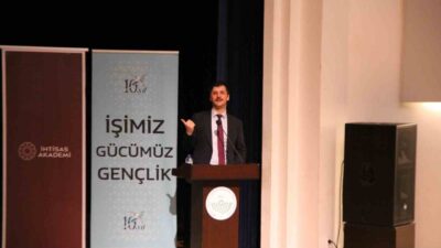 Bolu’da öğrencilerle buluşan Kamu Hastaneleri Genel Müdürü Muhammed Emin Demirkol,