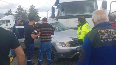 Adıyaman’da, kamyon ile otomobilin çarpışması sonucu meydana gelen kazada 1