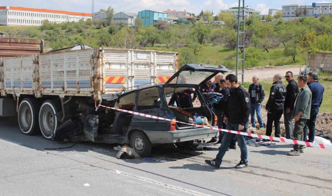 Kayseri’nin Hacılar ilçesinde meydana gelen kazada kamyonun altına giren otomobildeki