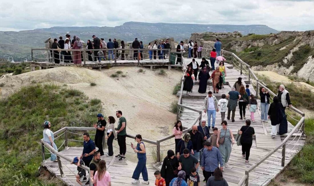 Kapadokya bölgesinde Kurban Bayramı tatilinde ziyaretçi yoğunluğu yaşanıyor. UNESCO Dünya