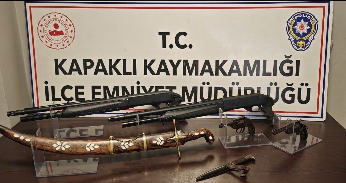 Tekirdağ’ın Kapaklı ilçesinde polis ekiplerinin yaptığı çalışmalarda otomatik av tüfekleri