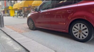 Eskişehir’de daha önce yapılan altyapı çalışmasının ardından kapatılmayan dev çukur,